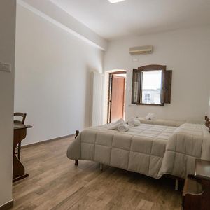 Camera tripla classica